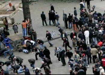 VIDEO-“Gjakos, gjakos”, gazetari zbulon detaje tronditëse nga audio përgjimi i ’21 janarit’: 4 vrasjet janë bërë në 8 sekonda….