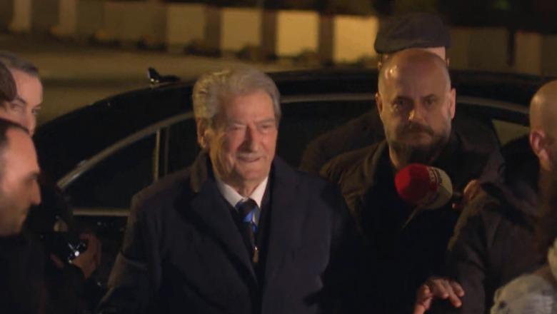 VIDEO-“Foltorja 2”, Berisha mbërrin në protestë para Kryeministrisë