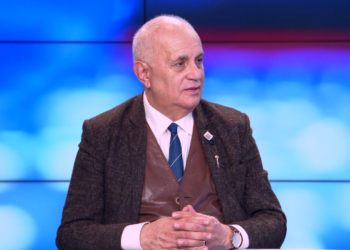 Fuga: Klasa politike e vjetëruar në moshë dhe ide, votuesit ndjekin liderët, jo programet. Partitë e reja nuk fitojnë besim!