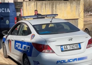 Gjendet një trup i pajetë pranë hekurudhës në Peqin