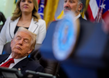 Pamjet bëhen virale, Trump dremit gjatë konferencës në Shtëpinë e Bardhë