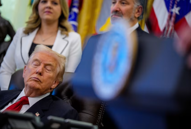 Pamjet bëhen virale, Trump dremit gjatë konferencës në Shtëpinë e Bardhë