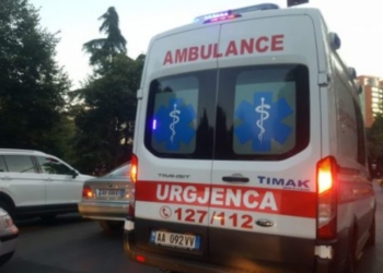 Aksident në Shkodër, makina përplaset me motorin, plagoset 19-vjeçari