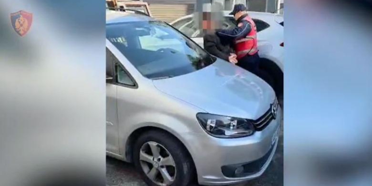 Shpërndante materiale pornografike me të mitur, arrestohet 29-vjeçari në Tiranë