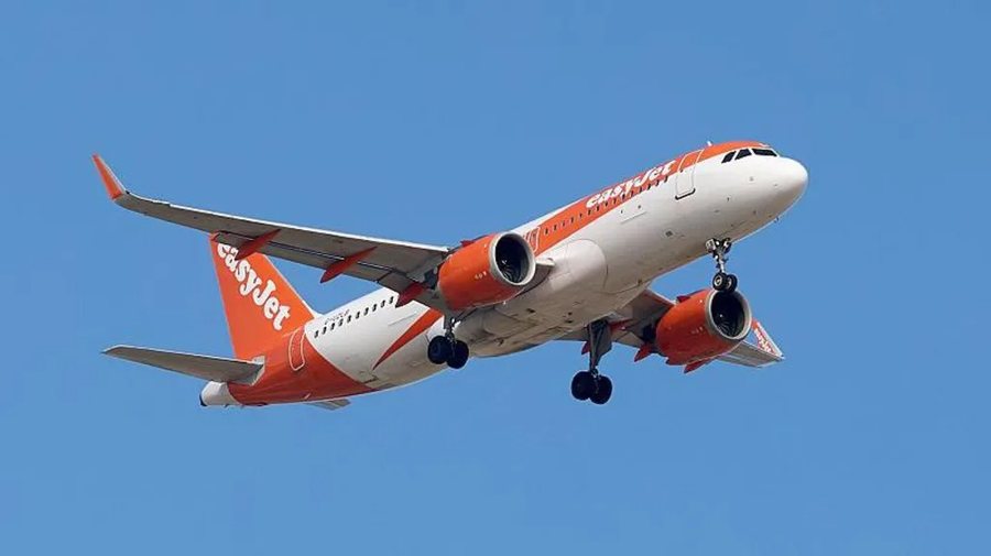 Mijëra avionë ulen në tokë/ Rrezatimi diellor ndikon në sistemet e fluturimit..