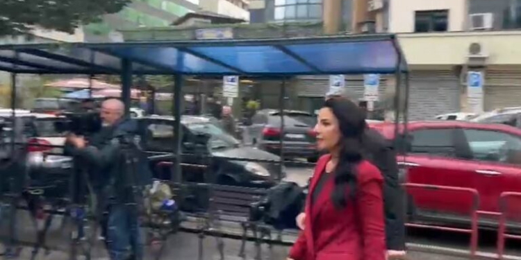 Mbrojtja kërkoi kohë të njihej me dosjen, Balluku rikthehet në GJKKO pas ndërprerjes së seancës