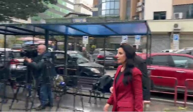 Mbrojtja kërkoi kohë të njihej me dosjen, Balluku rikthehet në GJKKO pas ndërprerjes së seancës