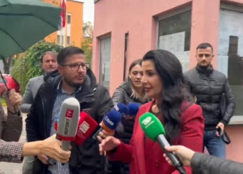 GJKKO lë në fuqi vendimin pezullim nga detyra për Ballukun, dy vartësit e saj mbeten në “arrest shtëpie”
