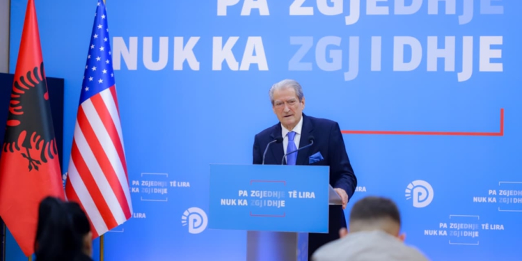 “Moti dhe korrupsioni po shkatërrojnë Shqipërinë”, Berisha denoncon dëmet pas reshjeve të shiut