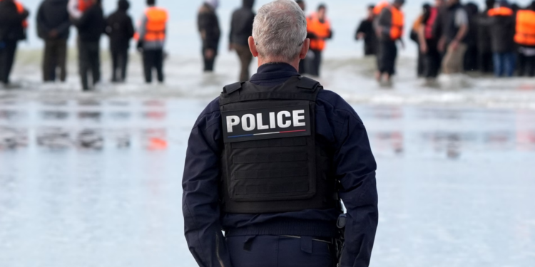 Thuhet edhe në parlamentin britanik: 700 familje shqiptare në listën e dëbimit!
