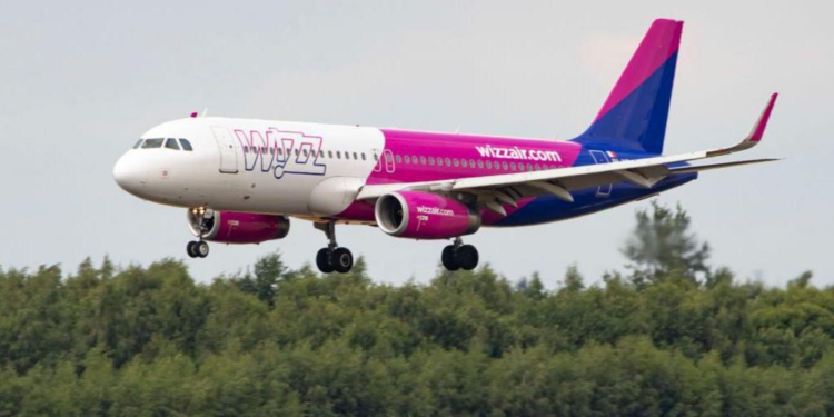 Defekti në software tek mijëra avionë shkakton kaos fluturimesh