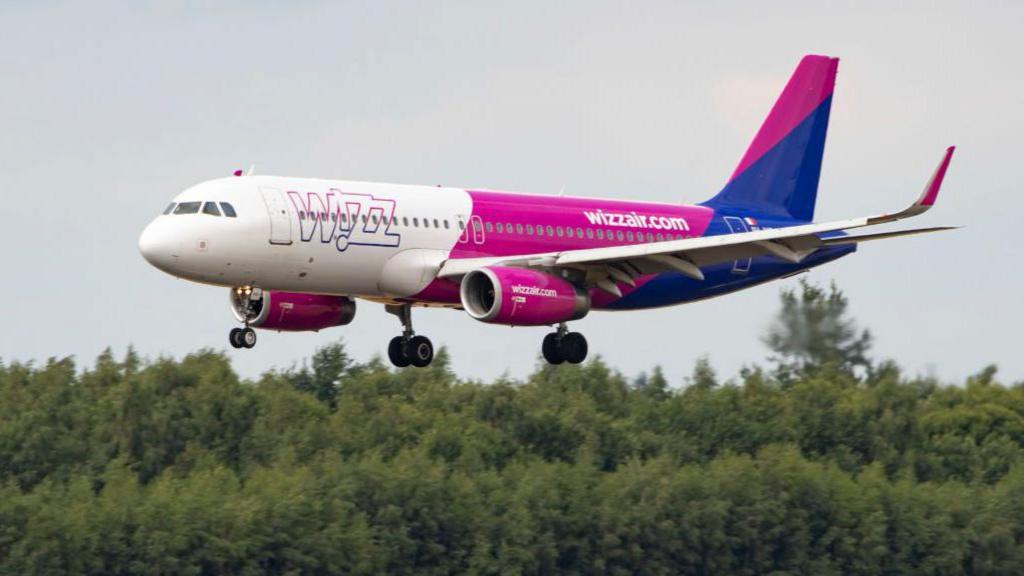 Defekti në software tek mijëra avionë shkakton kaos fluturimesh