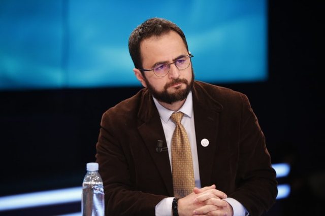 Firmoset dorëheqja e Endrit Shabanit nga Këshilli Bashkiak, shkak kandidatura për postin e Avokatit të Popullit