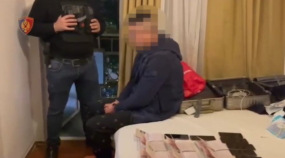 Mashtronin shqiptarët me faqen e falsifikuar të postës, arrestohen dy kinezë