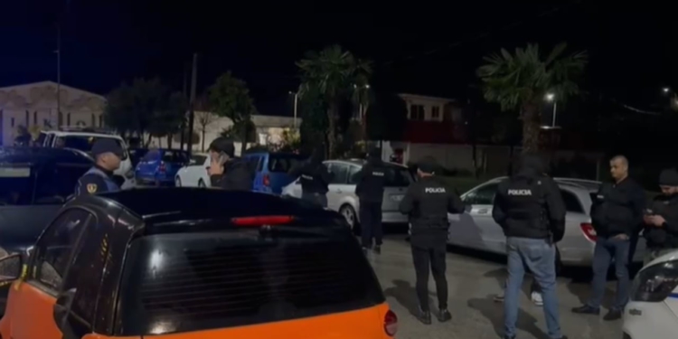 Të shtënat me armë zjarri në lokalin në Fier/ Në pranga 2 persona, në kërkim autori që qëlloi