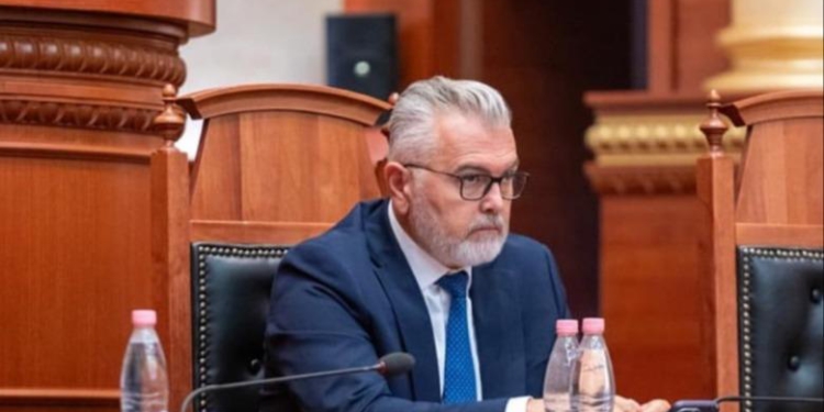 Gogu replikë me Berishën: Zotëria i 21 janarit ka diskriminuar duke vrarë e torturuar njerëz! U përpoq të nënshtrojë KLSH kur…