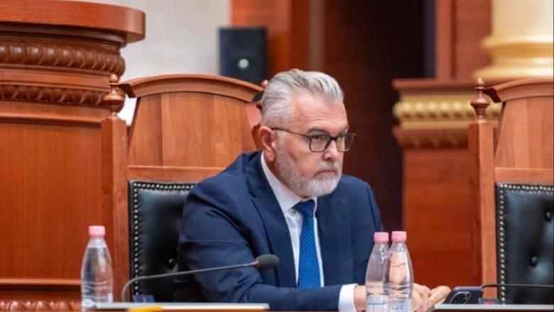 Gogu replikë me Berishën: Zotëria i 21 janarit ka diskriminuar duke vrarë e torturuar njerëz! U përpoq të nënshtrojë KLSH kur…