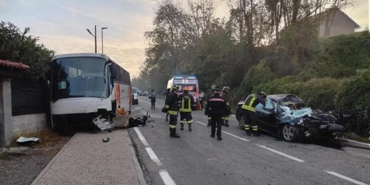 Aksident i rëndë në Torino / Autobusi me 50 nxënës përplaset me “BMW” 20 të plagosur, humb jetën..  