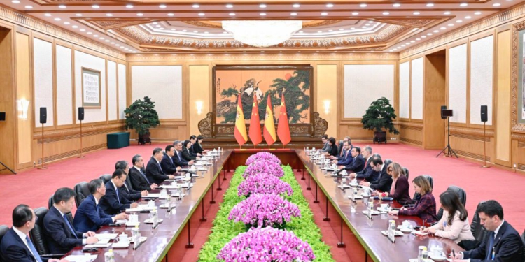 Xi Jinping takon mbretin Filipe VI