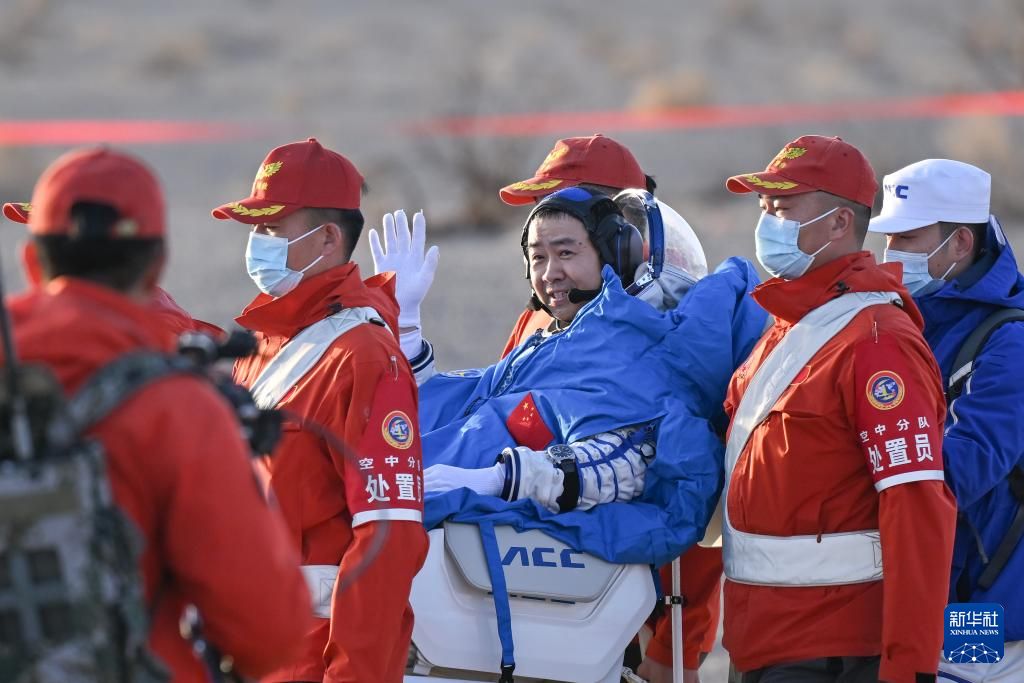 Kthehen në tokë astronautët e misionit kozmik Shenzhou-20