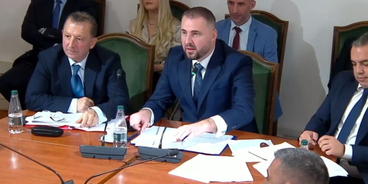 “Qelitë e VIP-ave në Durrës, si hotel”, kreu i Burgjeve përplaset me opozitën: Ushqimi nga jashtë prej frikës së hakmarrjeve
