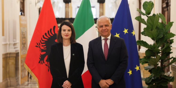 Koçiu takohet me homologun italian, nënshkruhet Memorandumi “Misioni kundër drogës”