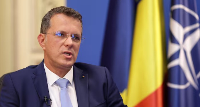 Dha informacion të rremë në CV/ Jep dorëheqjen ministri i Mbrojtjes në..