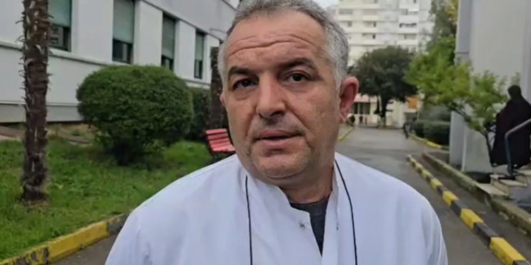 Plagosja me thikë pranë zemrës, mjeku: I mituri është intubuar, vazhdon të jetë në gjendje të rëndë