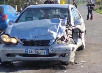 Aksident i rëndë, 2 makina përplasen me njëra-tjetrën në Fier/ Gjashtë të plagosur, dërgohen me urgjencë në spital (VIDEO)