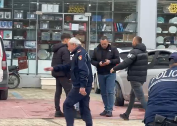 Atentati në Lushnjë/ Në 10 sekonda u qëllua gjashtë herë, 18 të shoqëruar nga policia