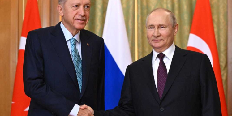 Erdogan të Hënën do të zhvillojë bisedime me Putin për planin e paqes në Ukrainë