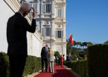 “Ditë historike”, Rama shpërndan fotoalbumin nga mbledhja ndërqeveritare Shqipëri-Itali