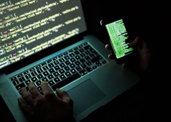 Shkatërrohet rrjeti global që mashtroi katër milionë mbajtës kartash krediti