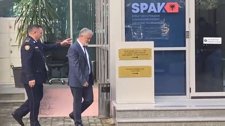 Ish-drejtori i Policisë së Shtetit, Muhamet Rrumbullaku paraqitet në SPAK