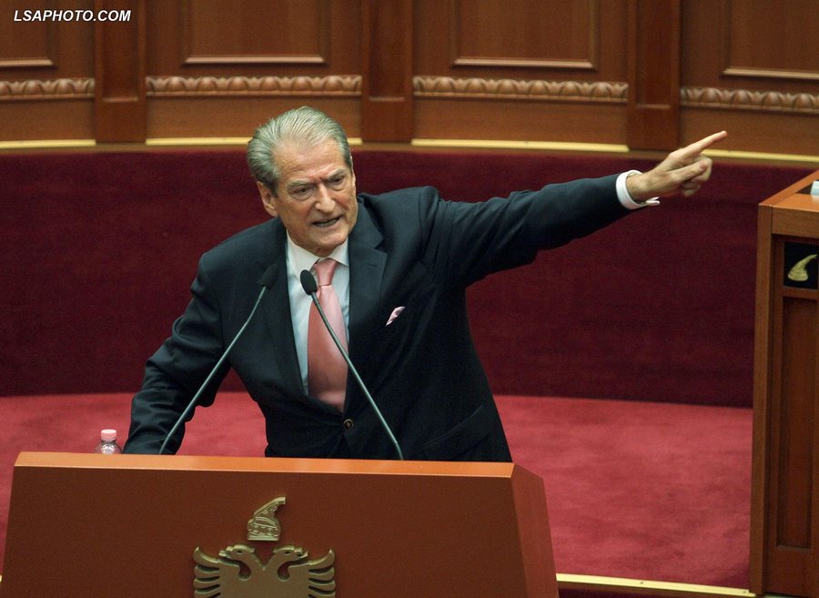 “Nuk kam fyer asnjë ambasador”, Berisha: Të më tregojë Gonzato direktivën e BE për ligjin e barazisë gjinore