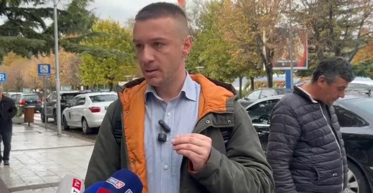 “Më kërcënoi”/ U përfshi në konflikt me këshilltarin në bashki, flet qytetari: Turp të kenë, kjo punë nuk do ngelet këtu