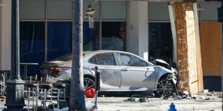 Iu arratis policisë me makinë, por përfundoi në një bar: 4 të vdekur dhe 11 të plagosur në Florida