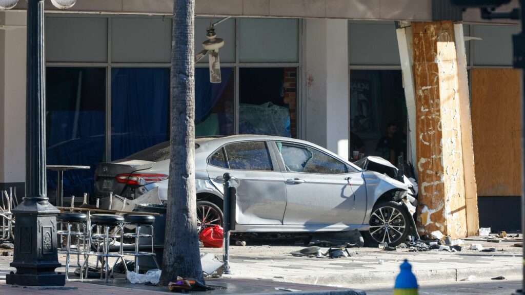 Iu arratis policisë me makinë, por përfundoi në një bar: 4 të vdekur dhe 11 të plagosur në Florida