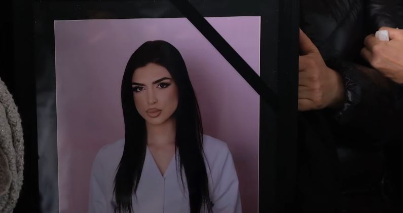 “U vra nga i dashuri i saj”- I dha fund jetës duke u hedhur nga ndërtesa? Shoku i studentes shqiptare: E shtyu e zbriti për të konfirmuar që kishte vdekur!