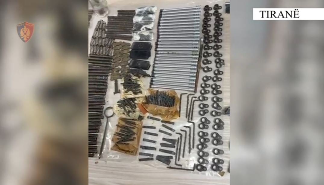 “Gun Expert”/ Përdorte taksinë e tij për të furnizuar grupet kriminale me armë dhe drogë, arrestohet 46 vjeçari në Tiranë (EMRI-VIDEO)