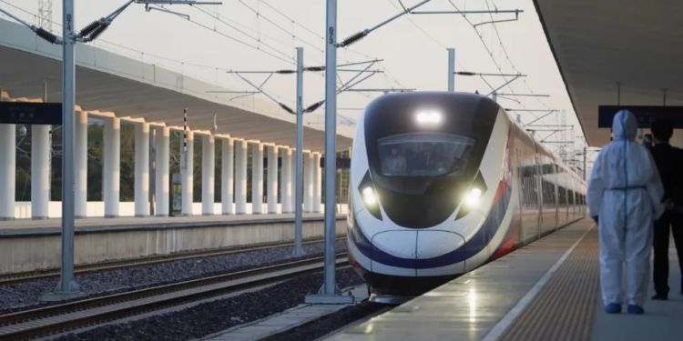 Treni përplas punëtorët e hekurudhës, 11 viktima në aksidentin më të rëndë hekurudhor të dekadës në Kinë