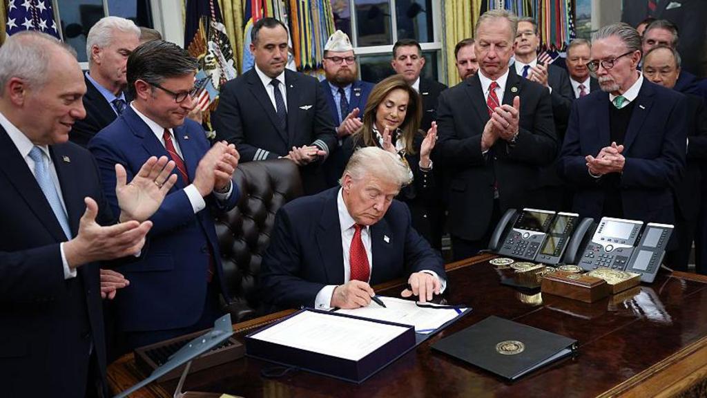 Trump nënshkruan projektligjin, merr fund mbyllja më e gjatë e qeverisë në historinë e SHBA-ve
