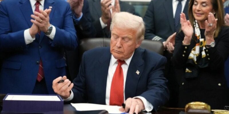 Frutat ekzotike, kafeja e mishi i viçit përjashtohen nga taksat e importit Trump nënshkruan urdhrin e ri ekzekutiv