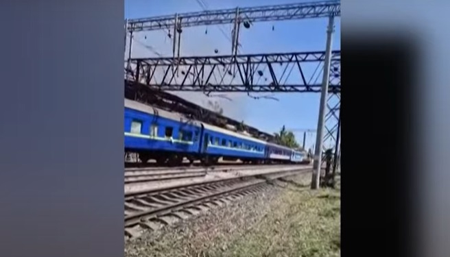 Pse Rusia po godet trenat? Trefishohen sulmet në infrastrukturën hekurudhore për të paralizuar Ukrainën