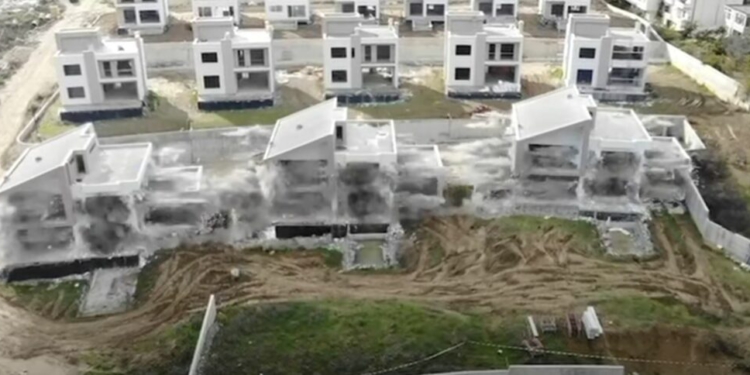 VIDEO / Hidhen në erë me tritol vilat pa leje në Sauk, Rama: Operacioni nuk do ndalet!