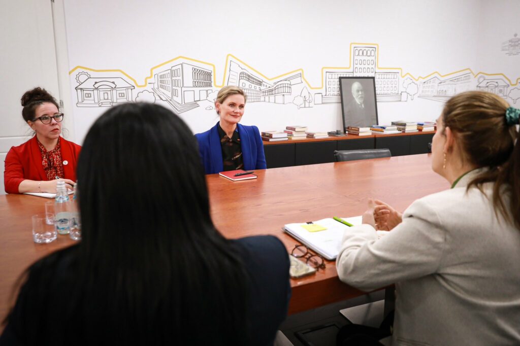 Takimi VanHorn–Kumbaro| SHBA ofron ekspertizë për arsimin në sigurinë kibernetike dhe kriminologji