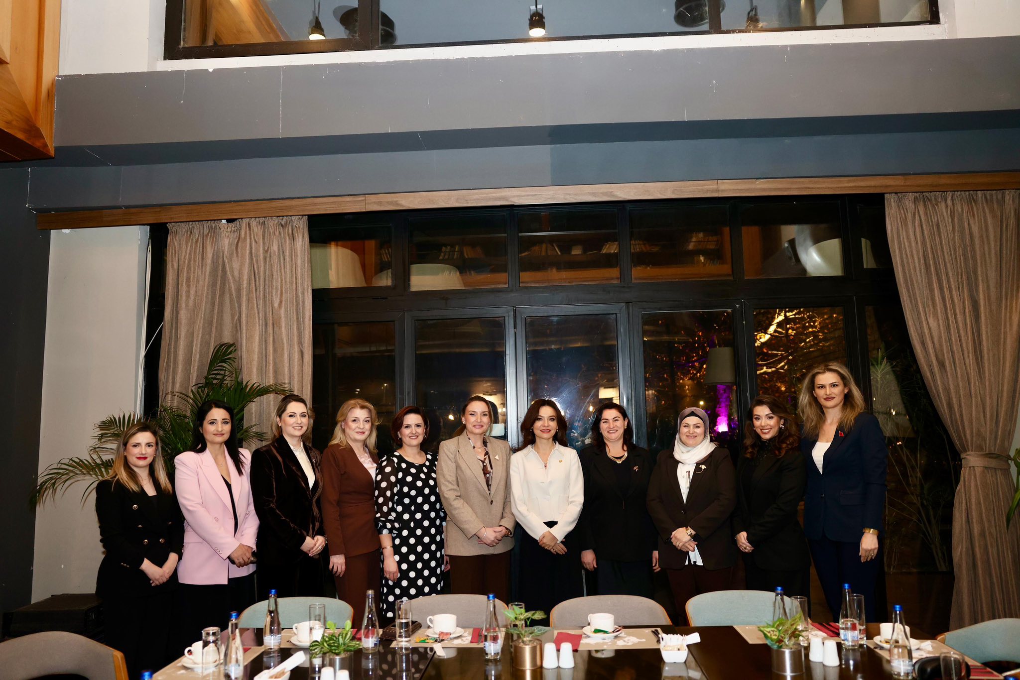 Spiropali me deputetet shqiptare në Shkup: Interesi i shqiptarëve mbi dallimet politike