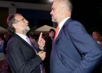 Një dekadë pas “ftohjes” së madhe, Edi Rama dhe Koço Kokëdhima darkojnë në restorant