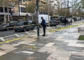 Vdekja tragjike e 50-vjeçares në Vlorë, policia: Dyshohet se u rrëzua nga era e fortë dhe përplasi kokën