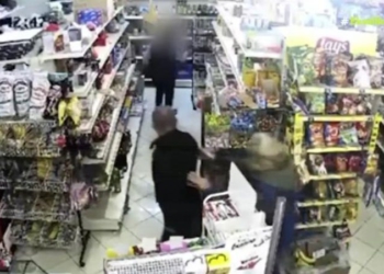 Horror në Greqi! Shqiptari qëllon me thikë ish-gruan, 50-vjeçarja futet në market për të shpëtuar